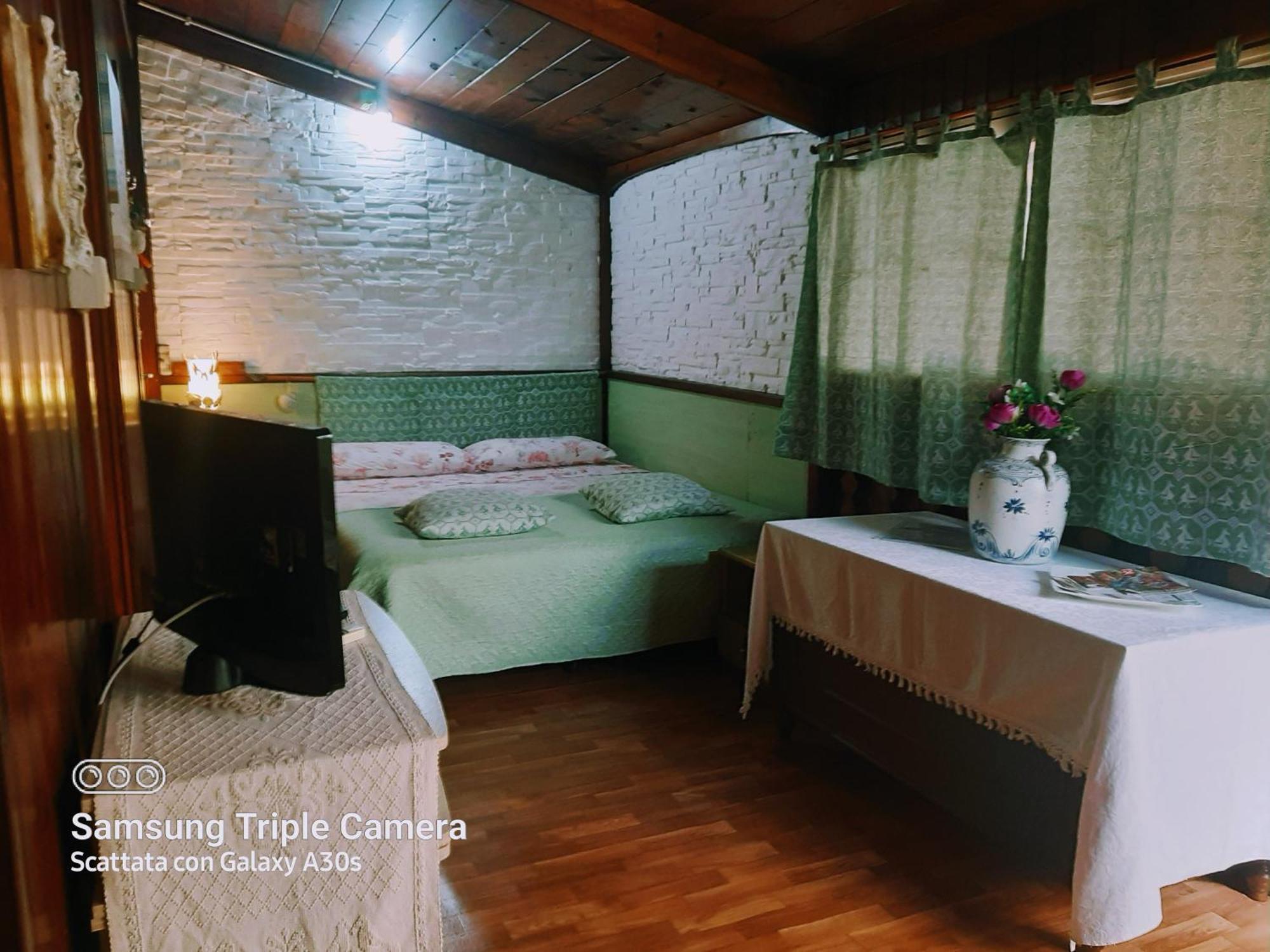 Tom E Jerry Bed and Breakfast Domus De Maria Habitación foto
